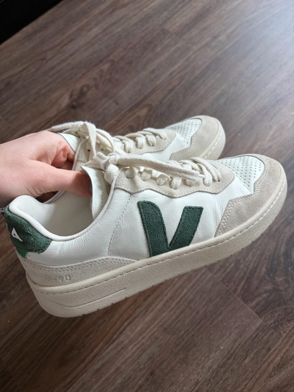 Veja V-90 Sneakers - Picture 5 of 7